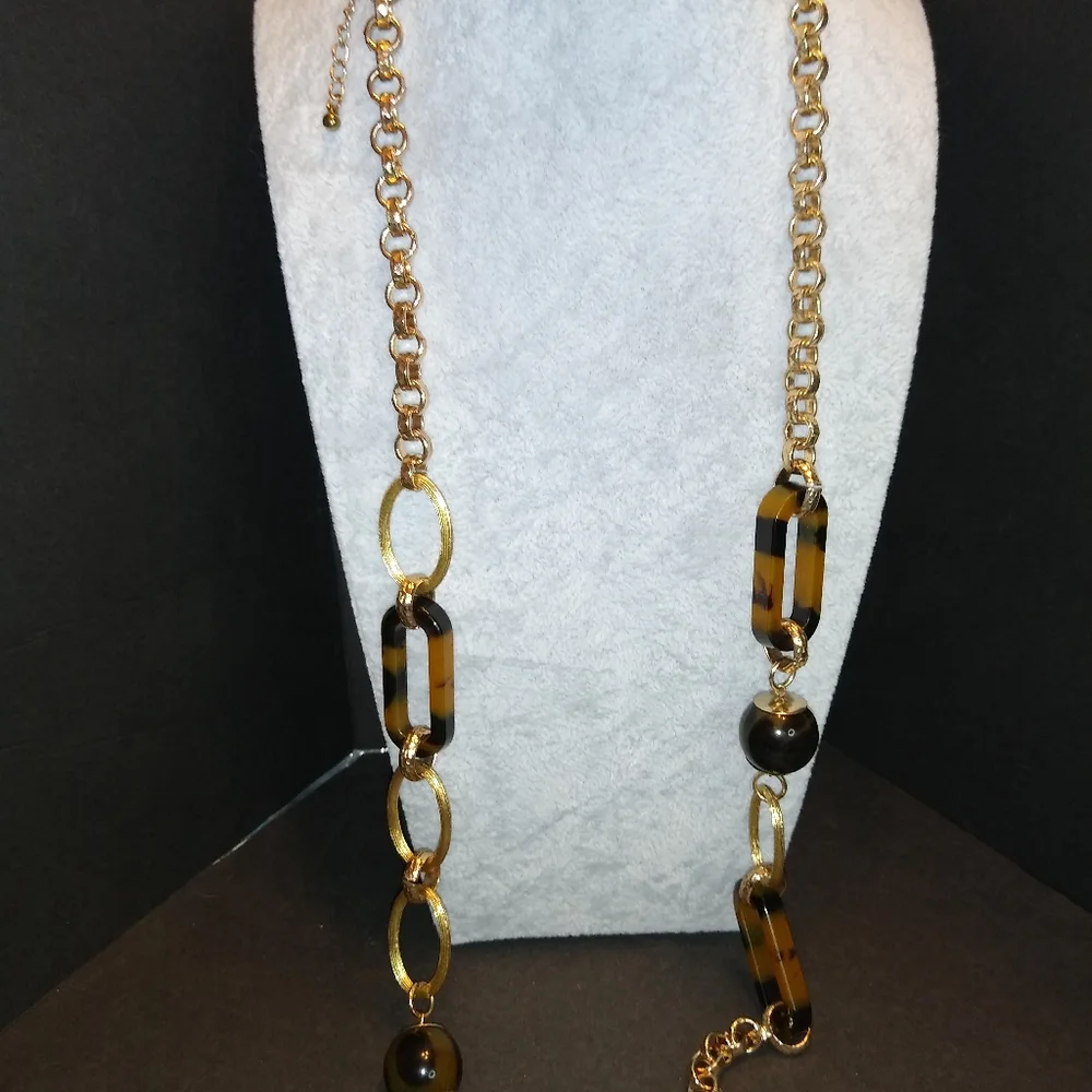 Beautiful Tortoise Shell Necklace - Picture 3 of 4